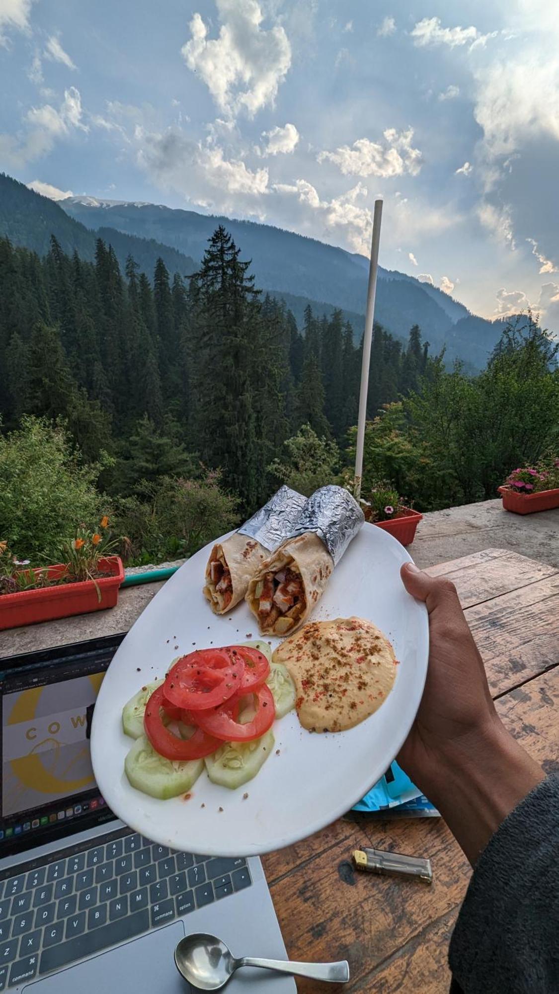 Hotel Holy Cow Cafe & Beds Kalgha Exterior foto